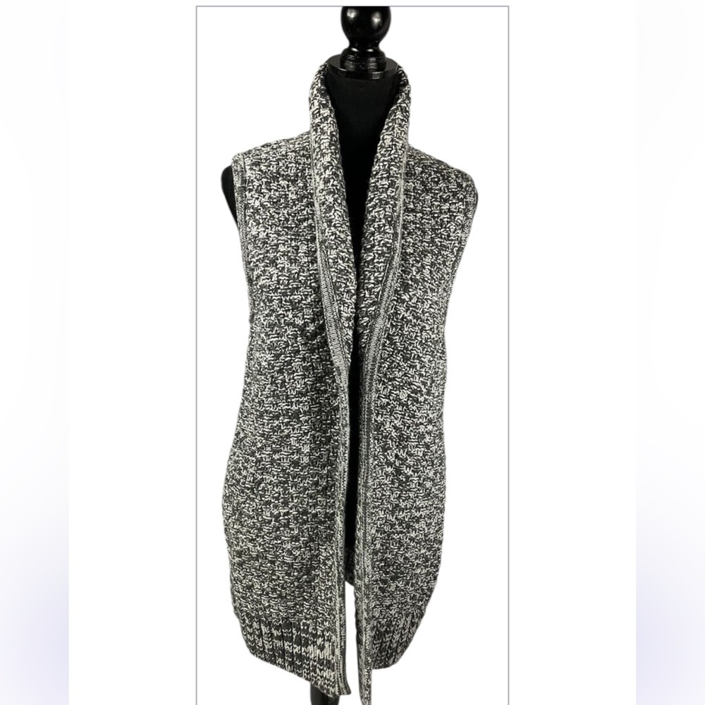 GAP SleevelesS Knit Sweater Vest